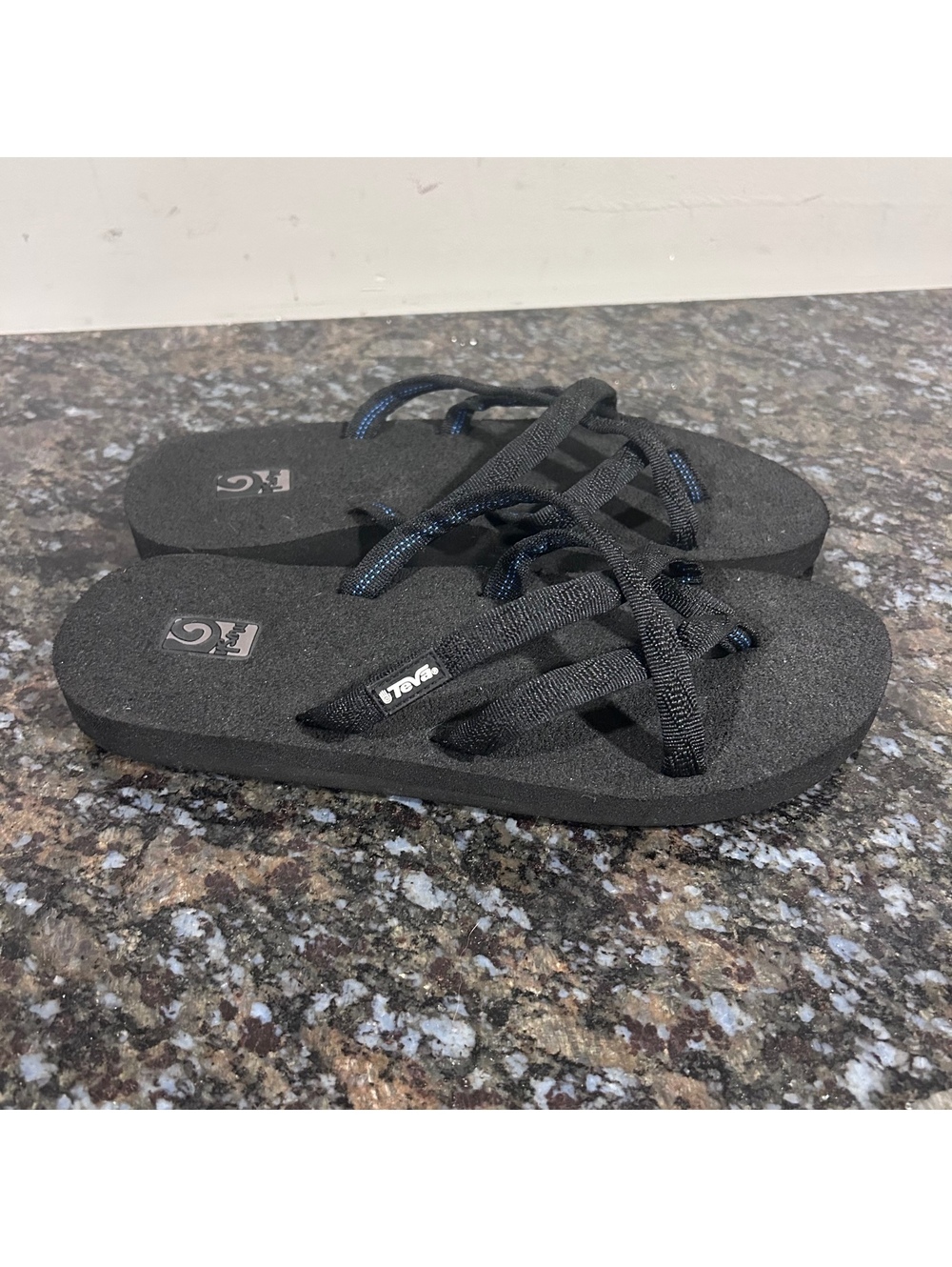 Teva Women's Olowahu Flip-Flop Black Sandal Size 9 NWOT Gorpcore Granola